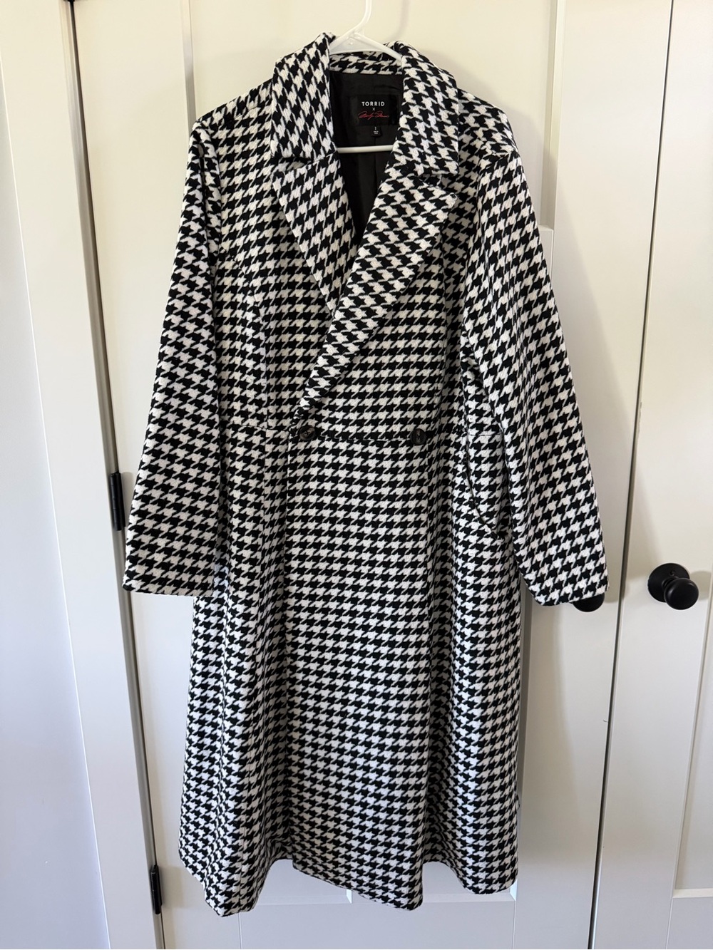 Torrid Black & White Houndstooth Long Coat Size 2